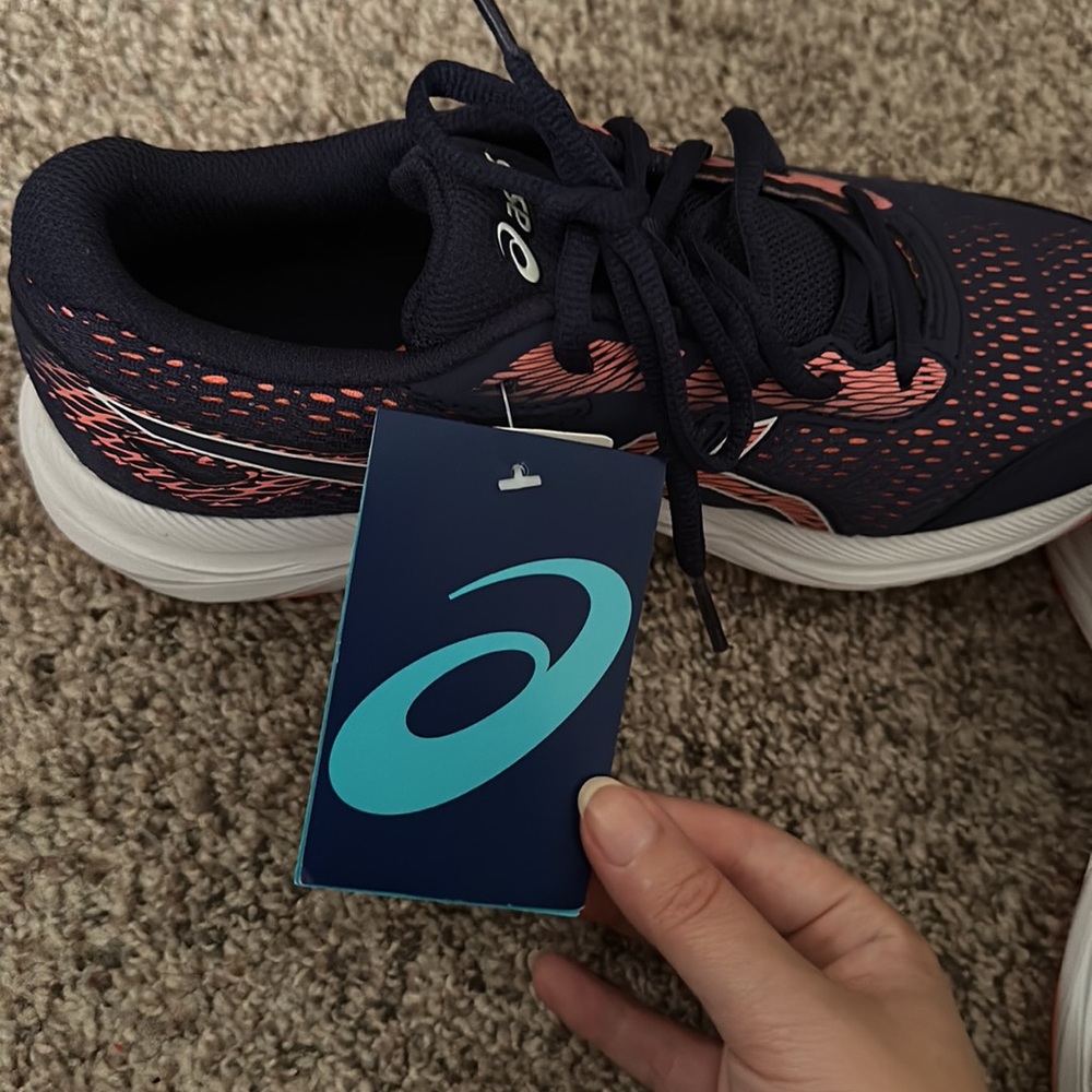 ASICS Shoes - Picture 4 of 5